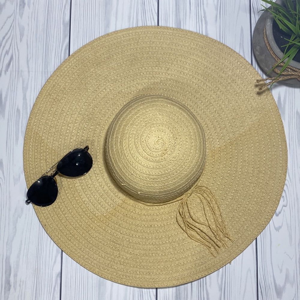 Large Straw Floppy Hat - Picture 3 of 6
